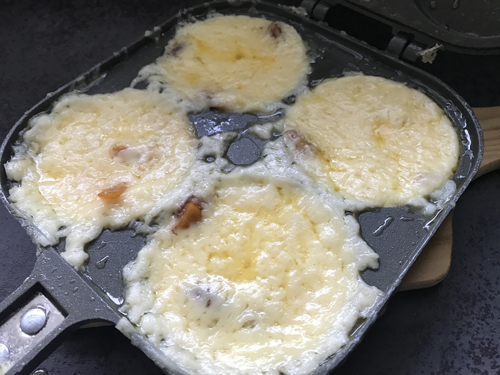 とろけるチーズとナッツ